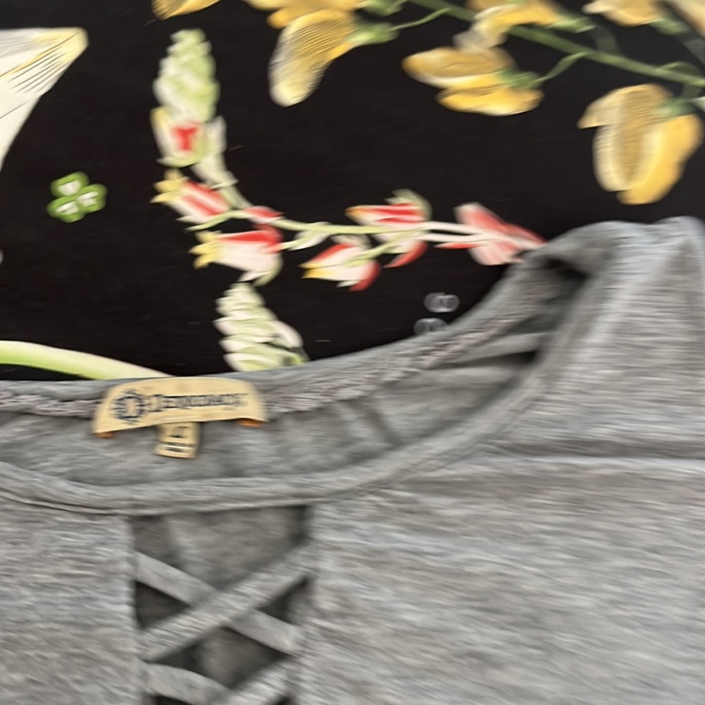 Gray tee - Picture 5 of 6